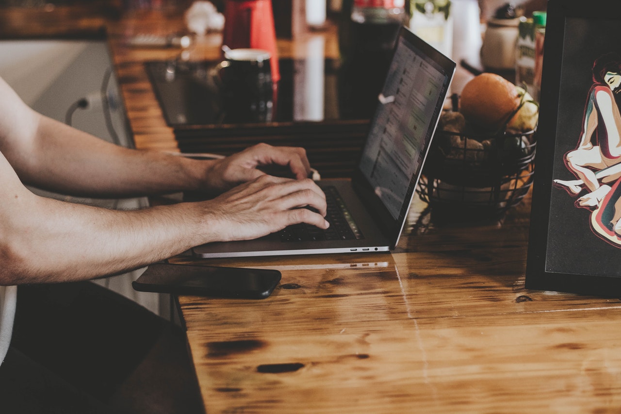 Minimise Survey bias: Working on laptop